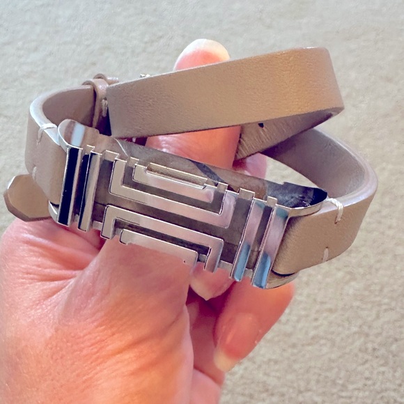 Tory Burch double leather Fitbit bracelet, soft beige leather with silver case - Picture 2 of 4
